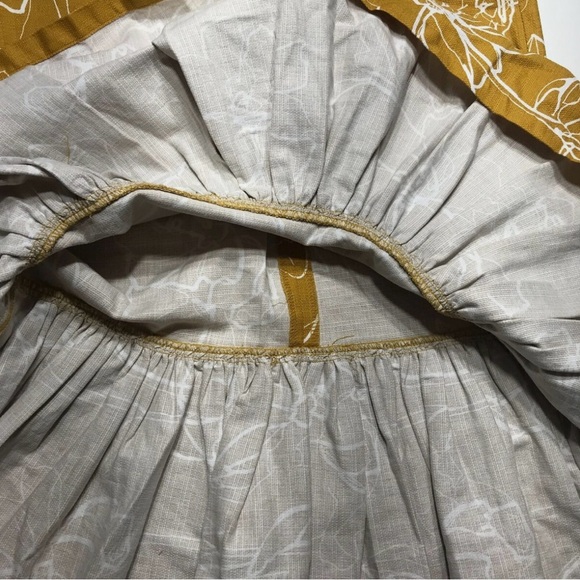 Eva Mendes Gold Bubble Mini Skirt with Ruffles - Picture 2 of 2